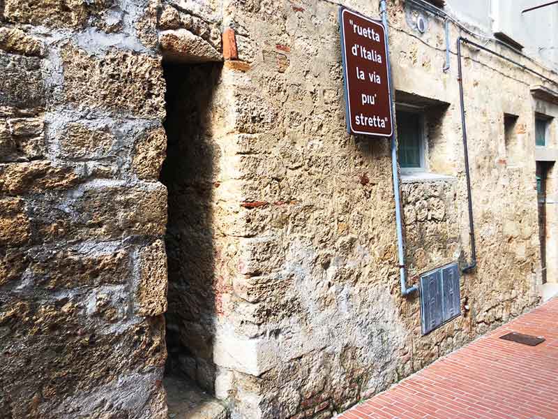 チヴィテッラ・デル・トロント【イタリアの最も美しい村と広大な要塞】